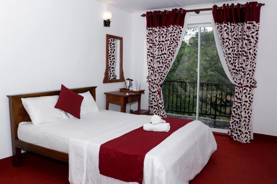 Sadhara River View Lodge Kandy Buitenkant foto