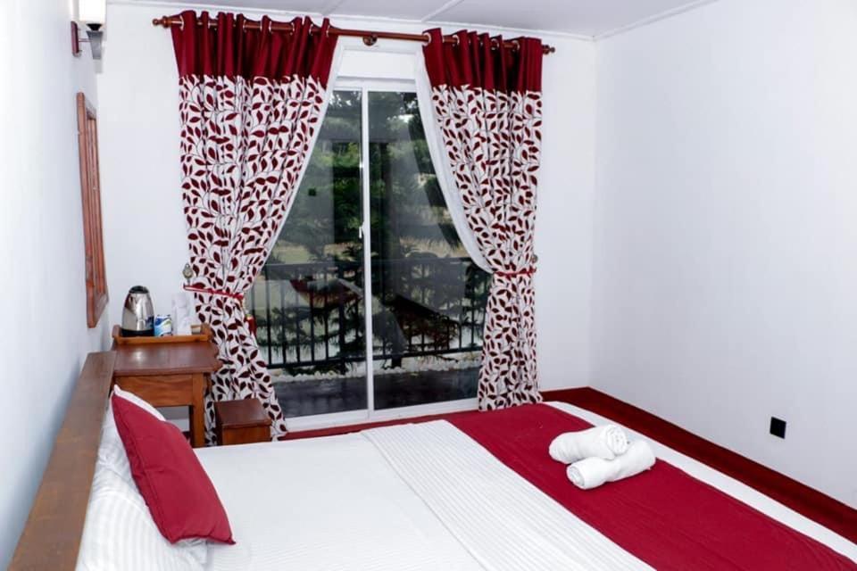 Sadhara River View Lodge Kandy Buitenkant foto