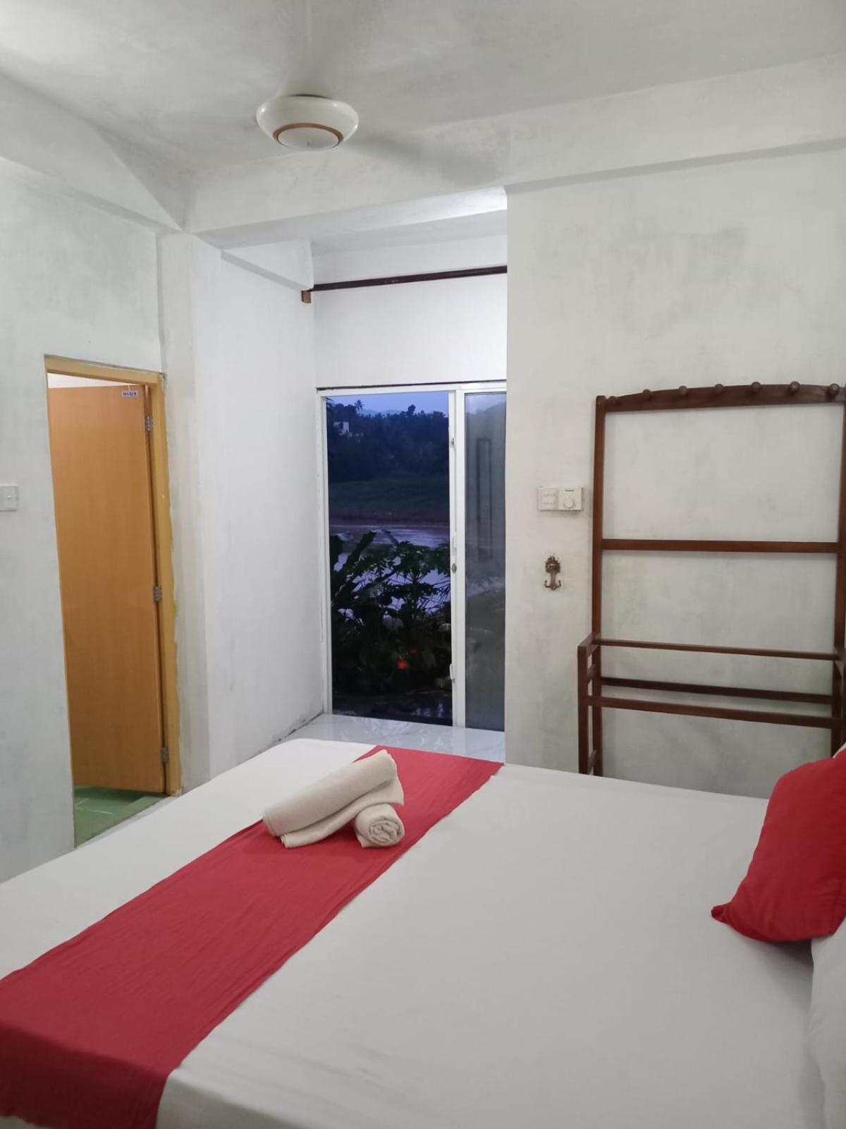 Sadhara River View Lodge Kandy Buitenkant foto